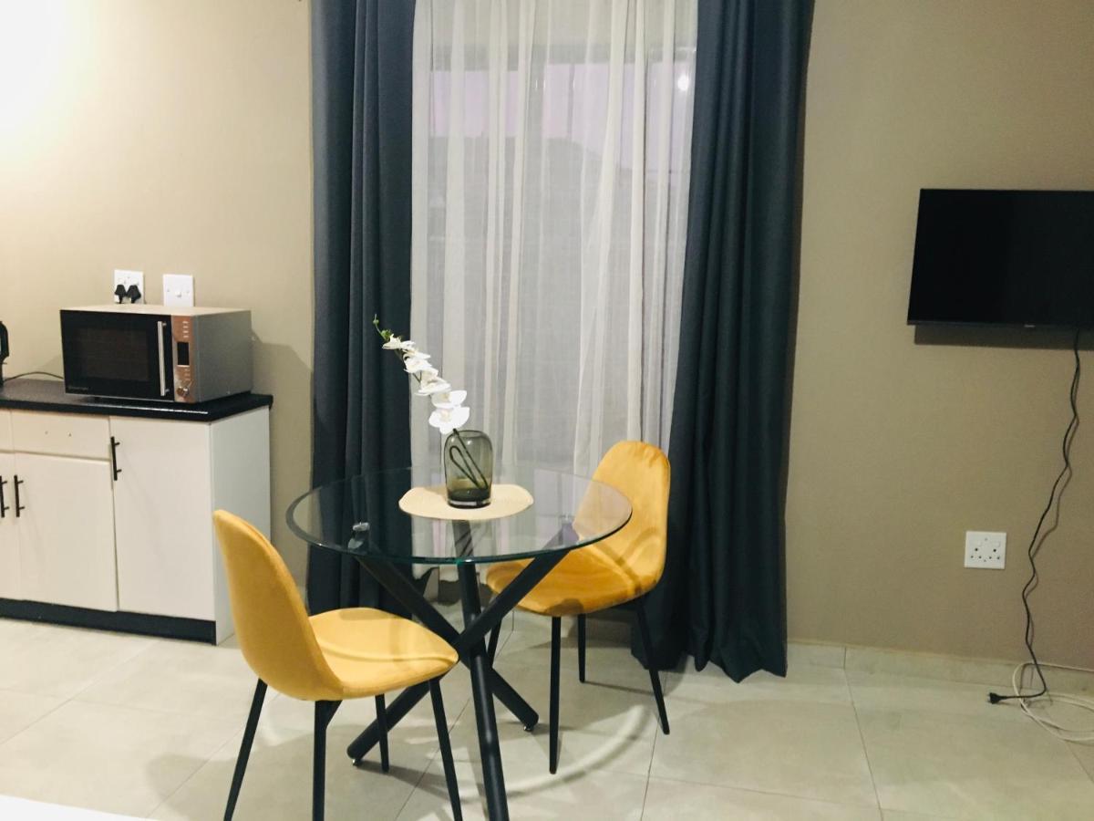 Black Rose Guesthouse Совето Екстер'єр фото