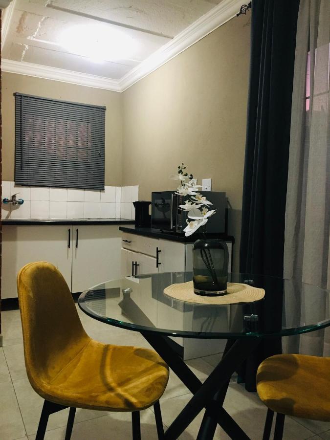 Black Rose Guesthouse Совето Екстер'єр фото