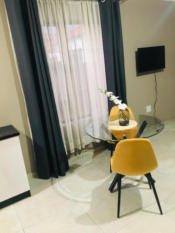 Black Rose Guesthouse Совето Екстер'єр фото