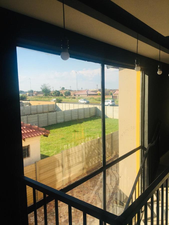 Black Rose Guesthouse Совето Екстер'єр фото